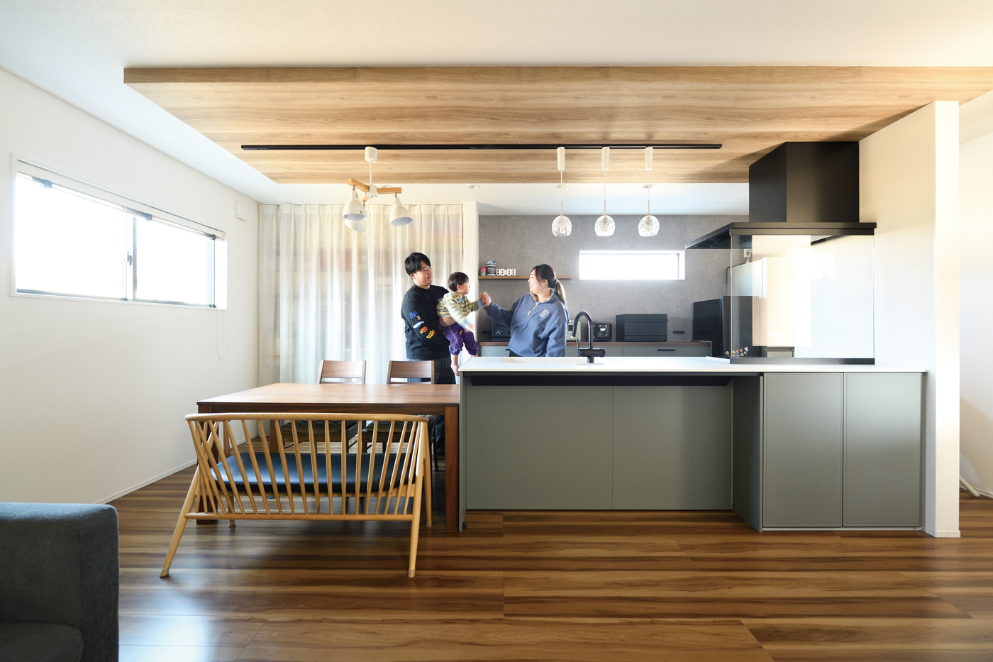 20代夫婦が無理なく建てた、デザイン性と家事ラク動線を両立した家