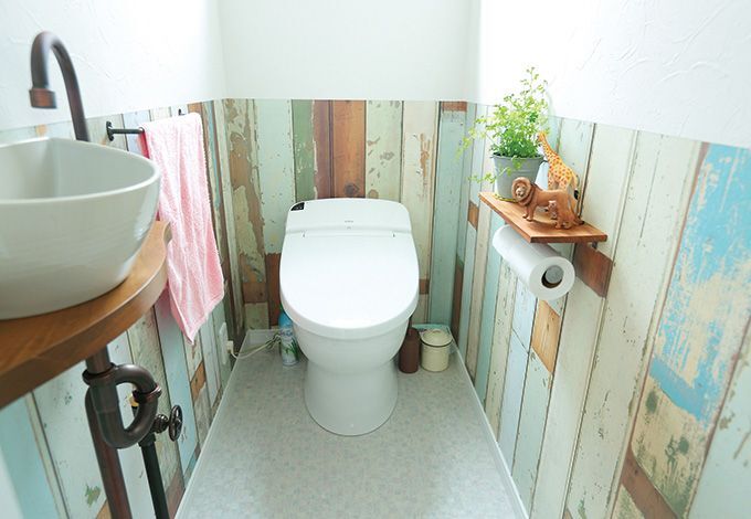 スクラップ材木をモチーフにした輸入壁紙は、まるで本物のようなヴィンテージ感