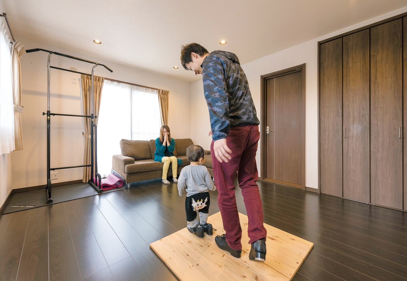 ＩＤＫ 住まいの発見館【1000万円台、子育て、屋上バルコニー】『IDK』の豊富な施工例の中から参考にし、床の補強や壁、窓、ドアの防音設備も万全に整えたトレーニングルーム。富士産eco断熱により防音効果が高く、音を気にせずにタップダンスの練習もできる