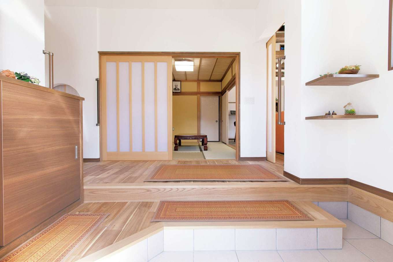 深見工務店 S-style｜玄関は来客用とプライベート用の2つを設け、こちらは来客用。昔ながらの日本家屋といった雰囲気