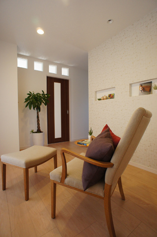 小野田産業～designers house project～【デザイン住宅、収納力、スキップフロア】2階のホールはゆったりしたくつろぎスペース