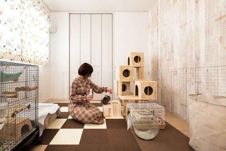 ウィザースホーム【デザイン住宅、省エネ、間取り】ペット（チンチラ）ルームとしている洋室は2ドア1ルーム