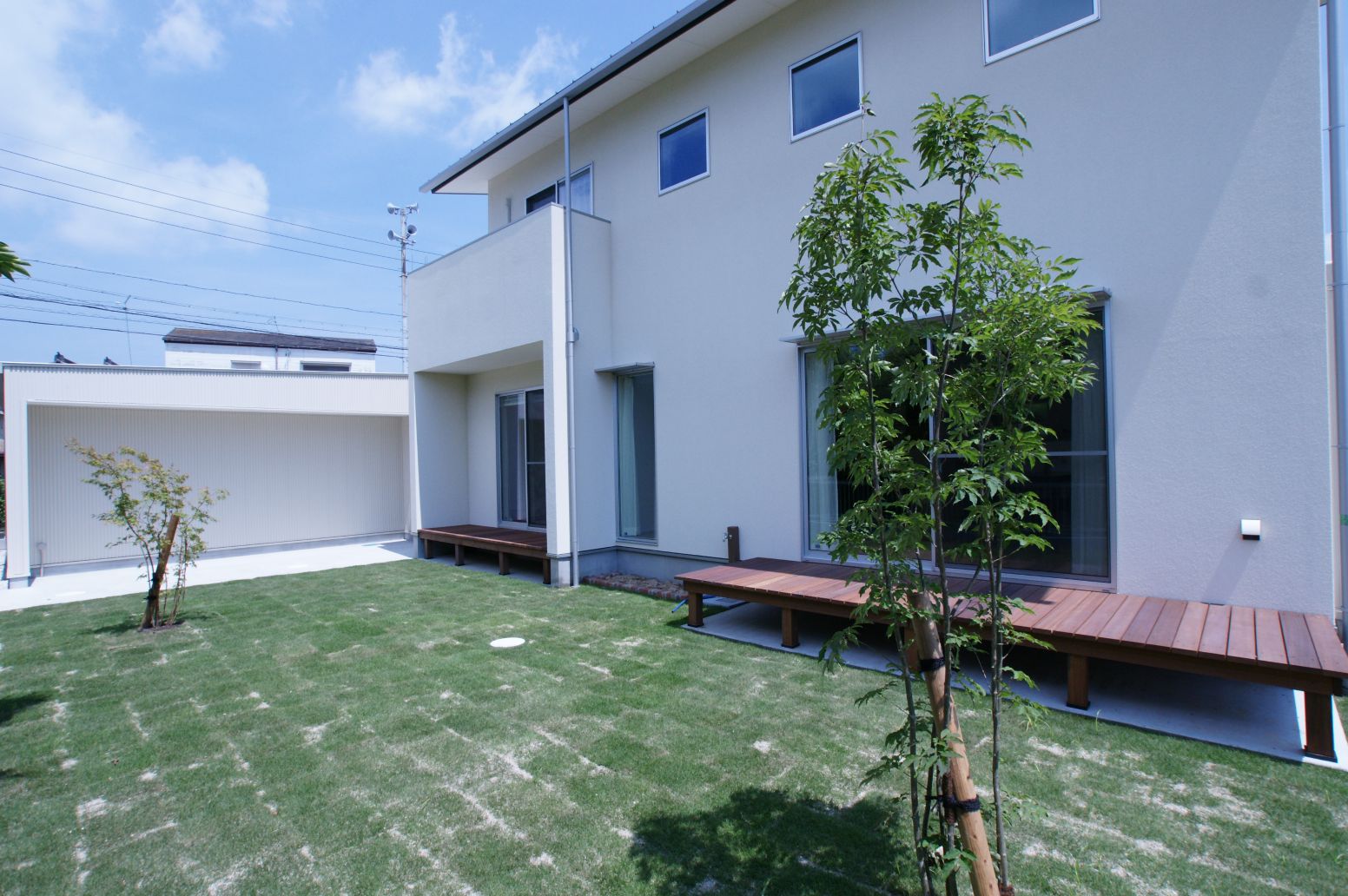 RIKYU 一級建築士事務所【デザイン住宅、建築家、インテリア】グリーンが映える外観