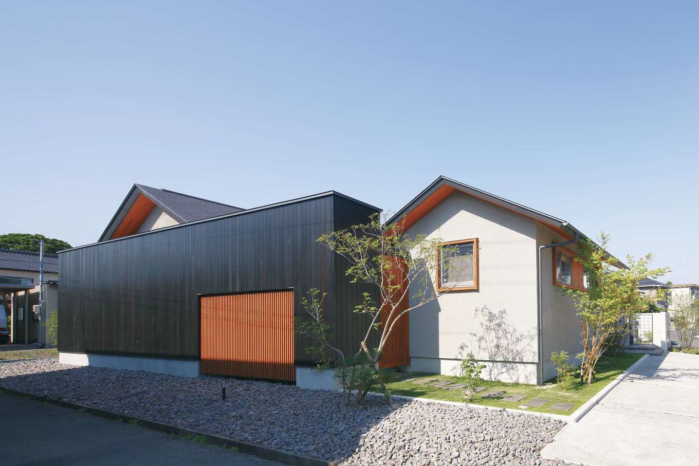 丸昇彦坂建設【デザイン住宅、自然素材、建築家】外は閉じ、中に開いたI邸。建築家と『丸昇彦坂建設』のコラボによって、こんなにおしゃれなデザイナーズ住宅が工務店価格で実現した