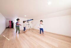 小さい時は遊び場に。大きくなったら収納空間に。将来的にも便利なロフト