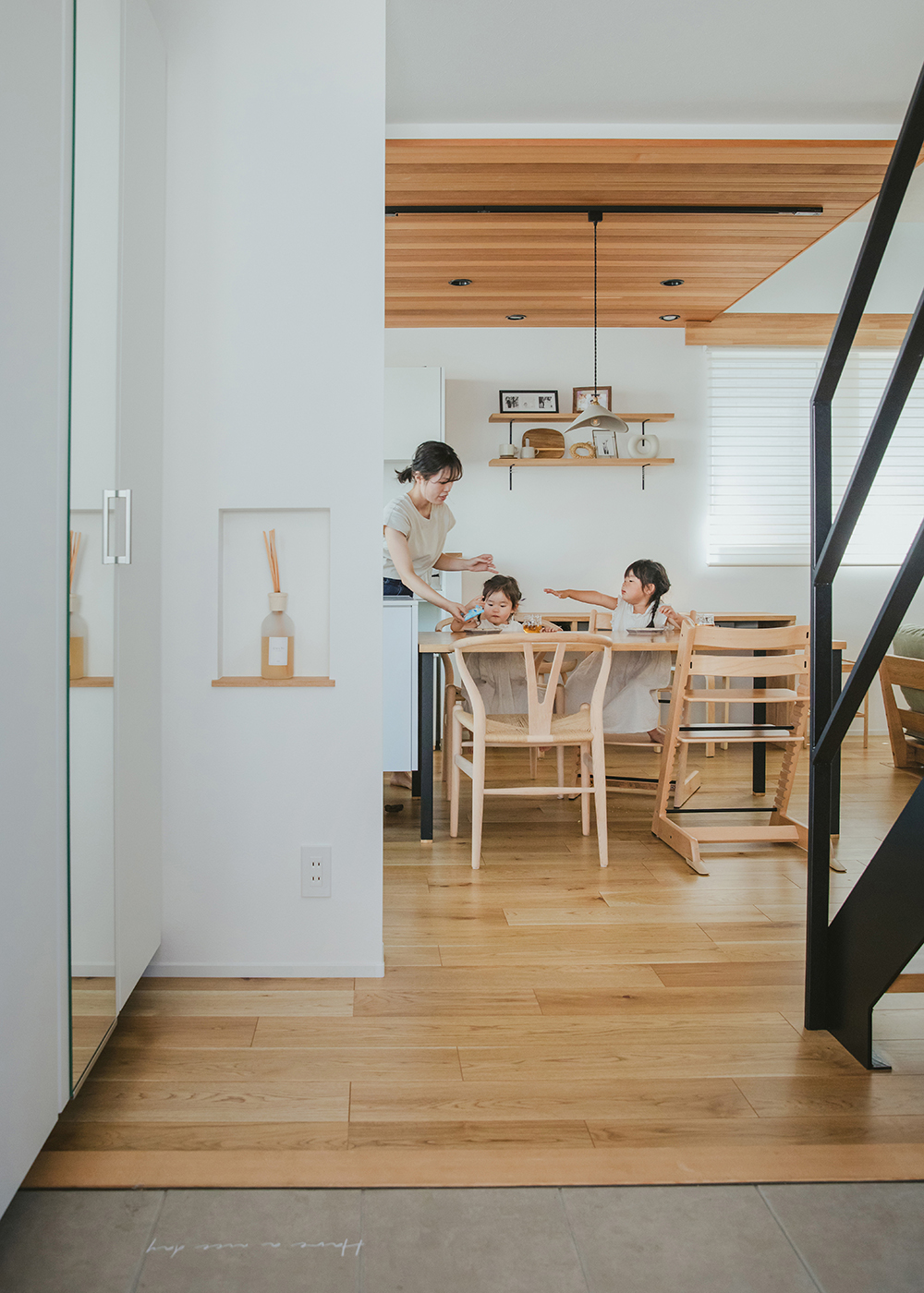 ainoa.life くらはし建築【子育て、収納力、間取り】帰宅時、すぐに家族が暖かく迎えてくれる間取り