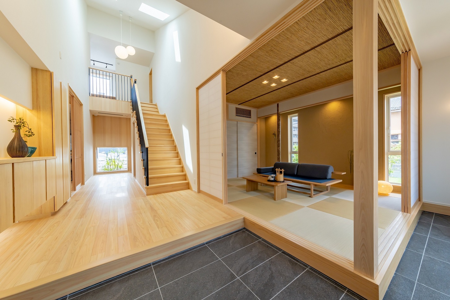 日本ハウスホールディングス 岐阜｜落ち着いた雰囲気を醸し出す和室。畳と木材を組み合わせ、伝統と現代美を融合させたインテリアが魅力。