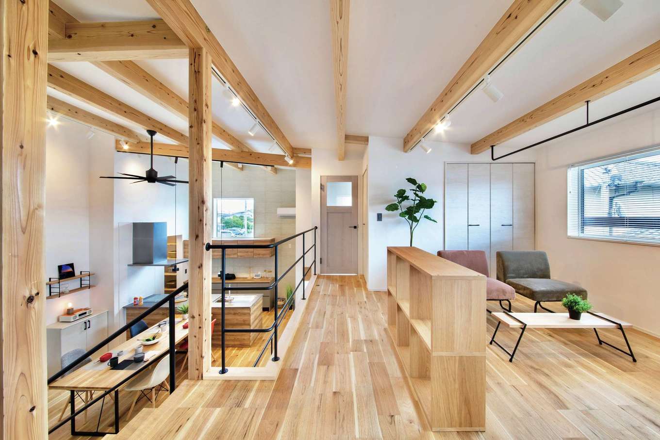 住たくeco工房【間取り、スキップフロア、ガレージ】2階・4層目のフリースペース。家具などで緩やかに間仕切りすることも可能