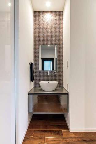 2階の洗面ひとつにもデザインと質感を追求