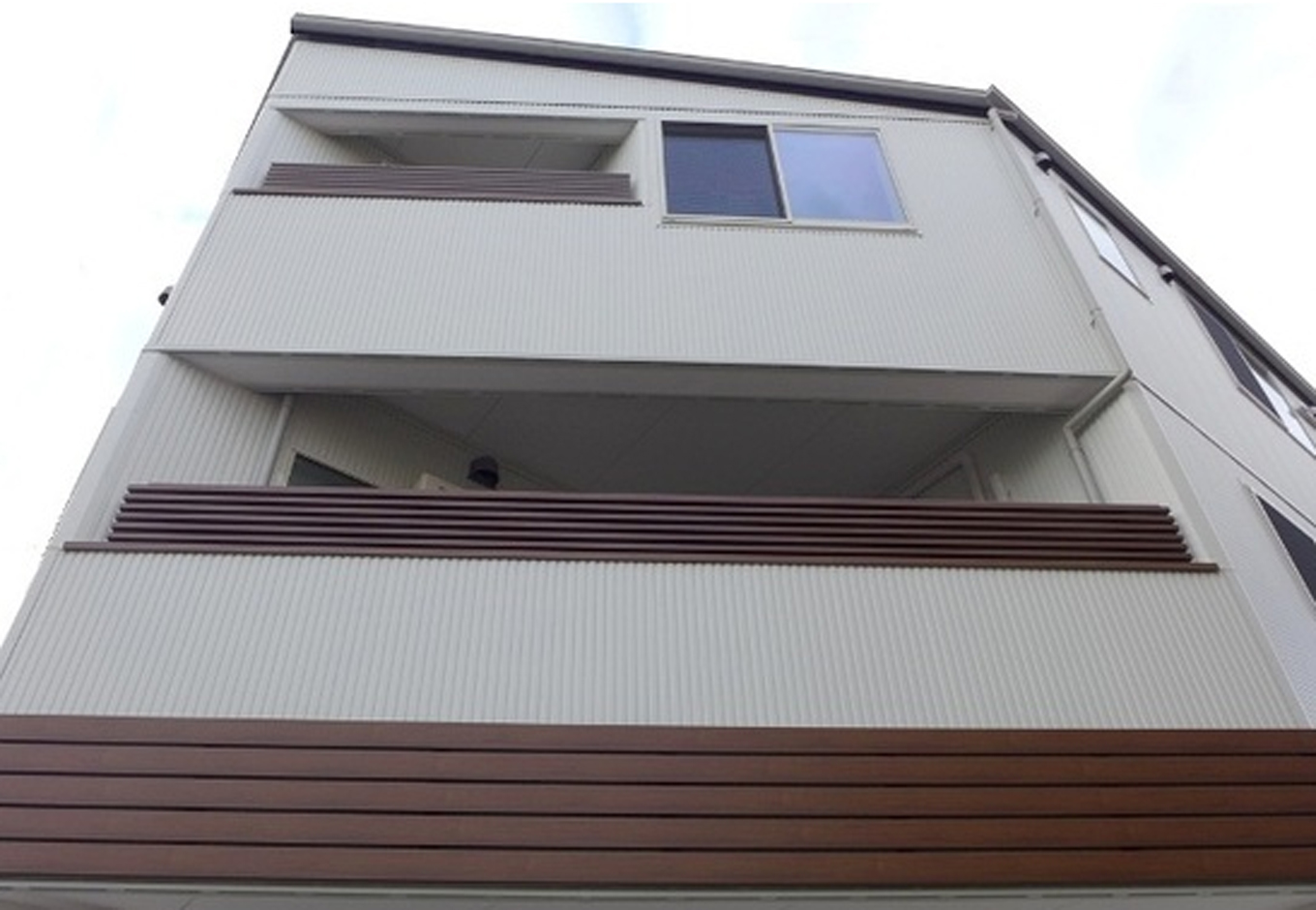 建築システム（狭小住宅専門店）【デザイン住宅、二世帯住宅、狭小住宅】こちらの二世帯住宅は玄関から別々、もちろんキッチン・お風呂・洗面・トイレもダブル