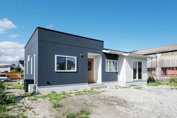 土地形状に合わせてデザインしたモダンな外観