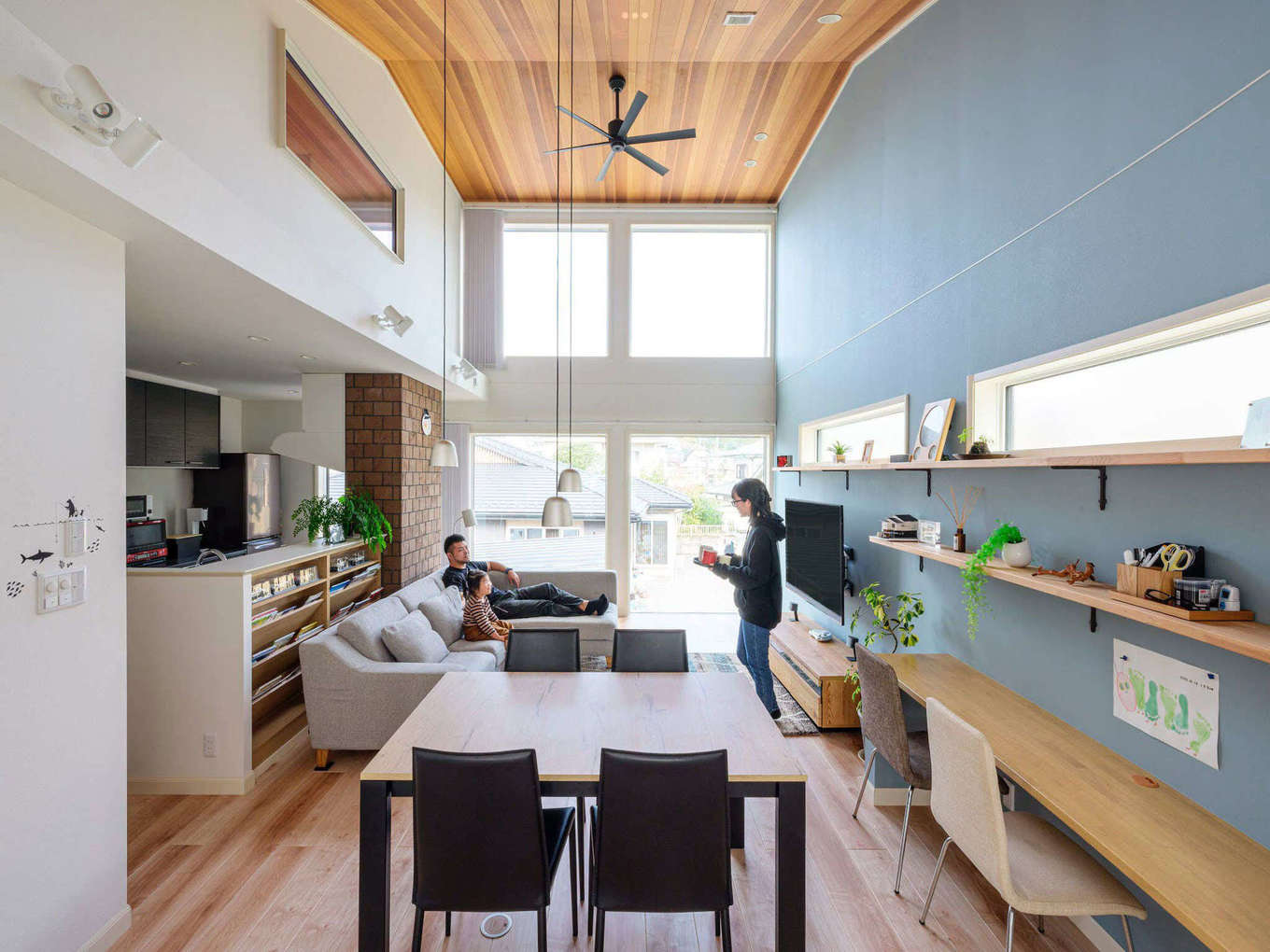 三井ホーム　静岡支店・静岡東支店【デザイン住宅、趣味、間取り】ダイニング横にワークスペースを設置。日常生活の中で子どもの勉強のサポートもしやすいようになっている