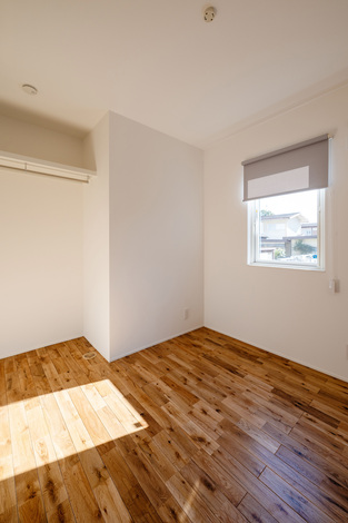 個室はオープンタイプの収納で広さを演出