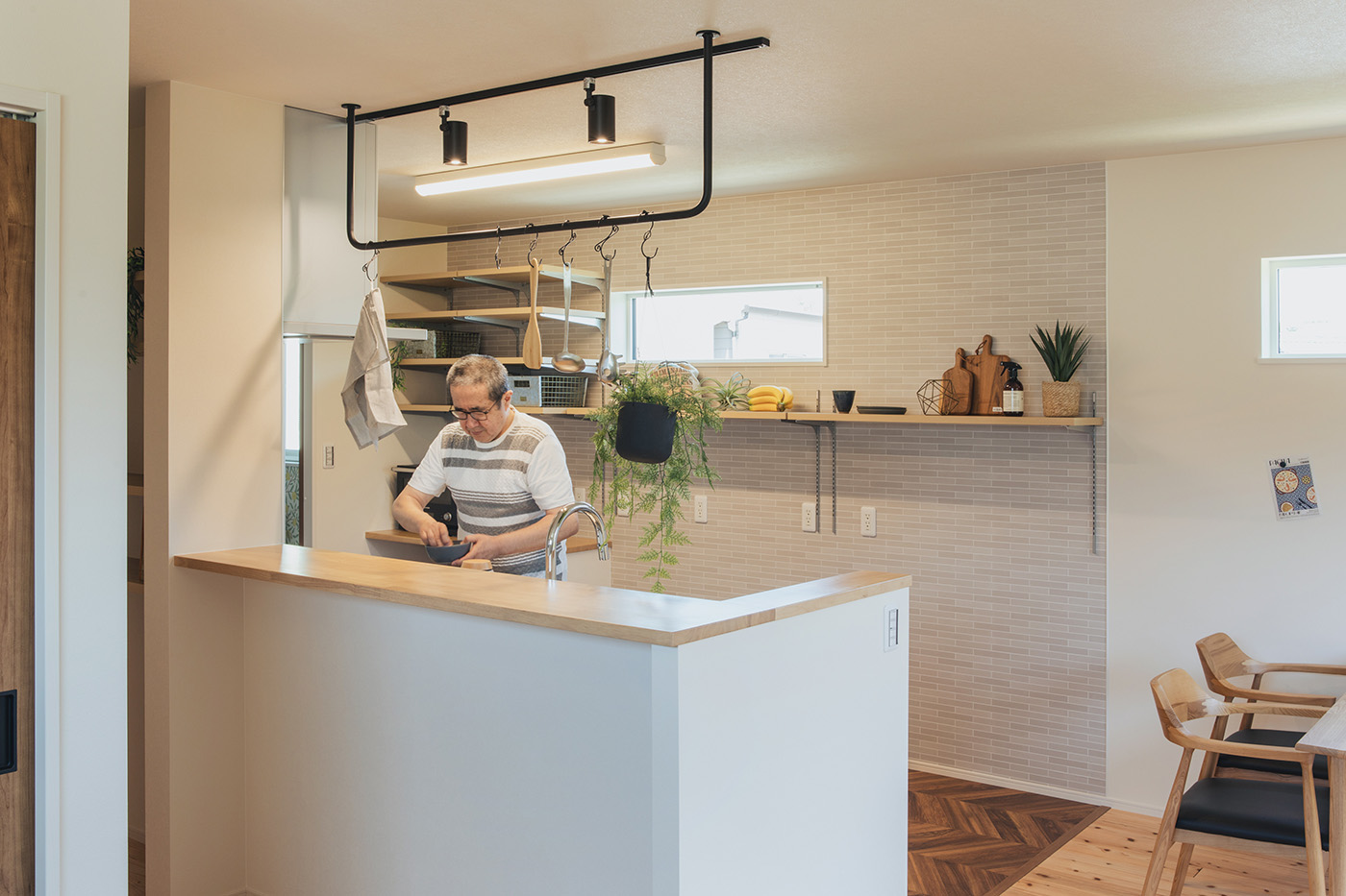 ユートピア建設【夫婦で暮らす、ペット、平屋】シンク回りが見えないようカウンターを造作