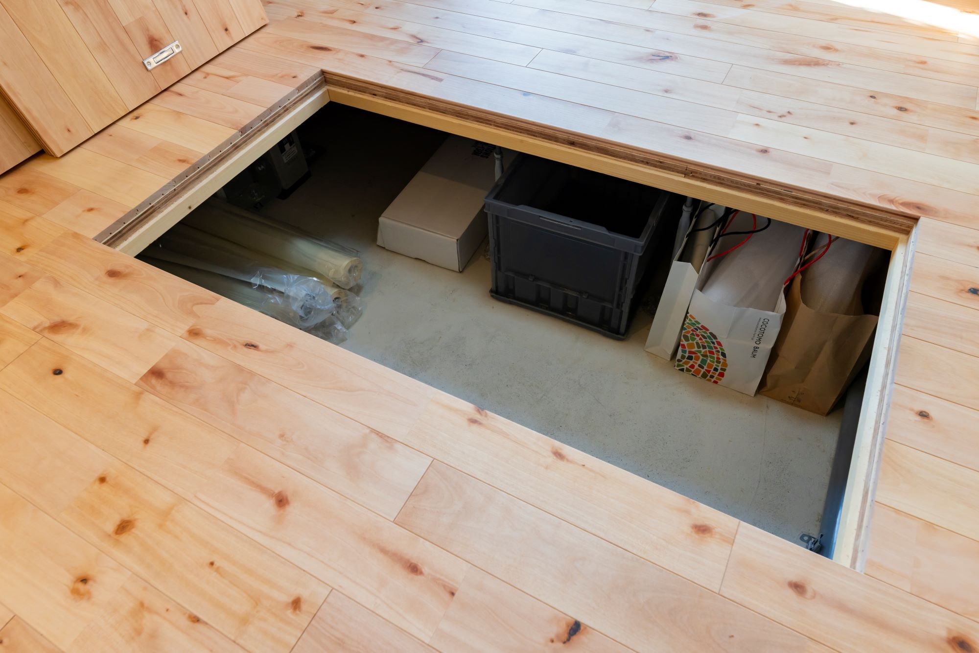 GATE（R+house春日井）｜高性能基礎HySTRONG工法だからこそ、間仕切り壁がないので通気性も良く、ほぼ部屋と変わらない環境で床下を広々と使える。アウトドア用品から季節グッズ、ストック用品などなど、用途は無限。