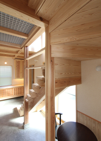 階段も『アクトホーム』が造作で手掛けている