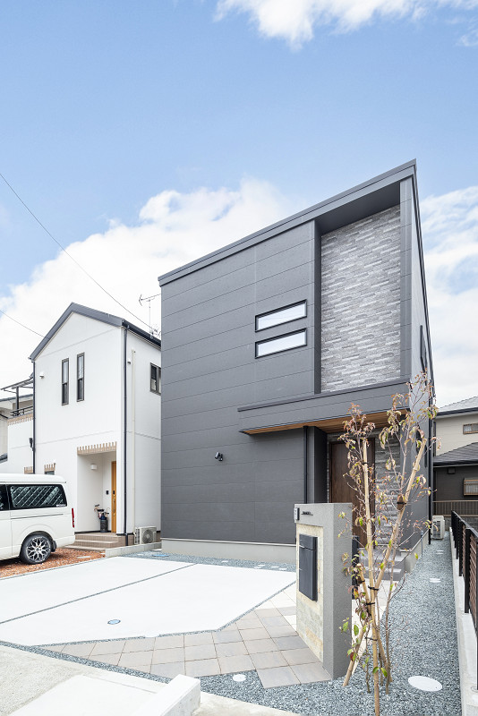 トキワハウス デザイン アンド ビルド（常盤工業）｜モダンでスタイリッシュな住宅の外観。スッキリとしたデザインが美しく、現代的な印象を与える。