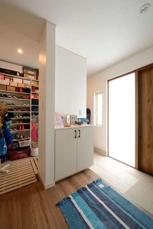 大容量の玄関収納はアウトドア大好き家族のマストアイテム