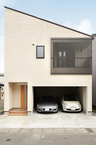 アキヤマ【デザイン住宅、収納力、狭小住宅】重量木骨の特徴を活かした、施主さんこだわりの2 台並列で置くビルドインガレージ