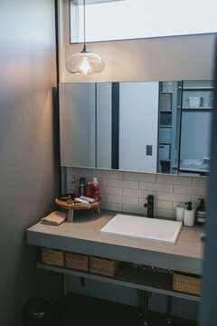 ホテルライクなサニタリー。グレーのマットな質感がおしゃれ