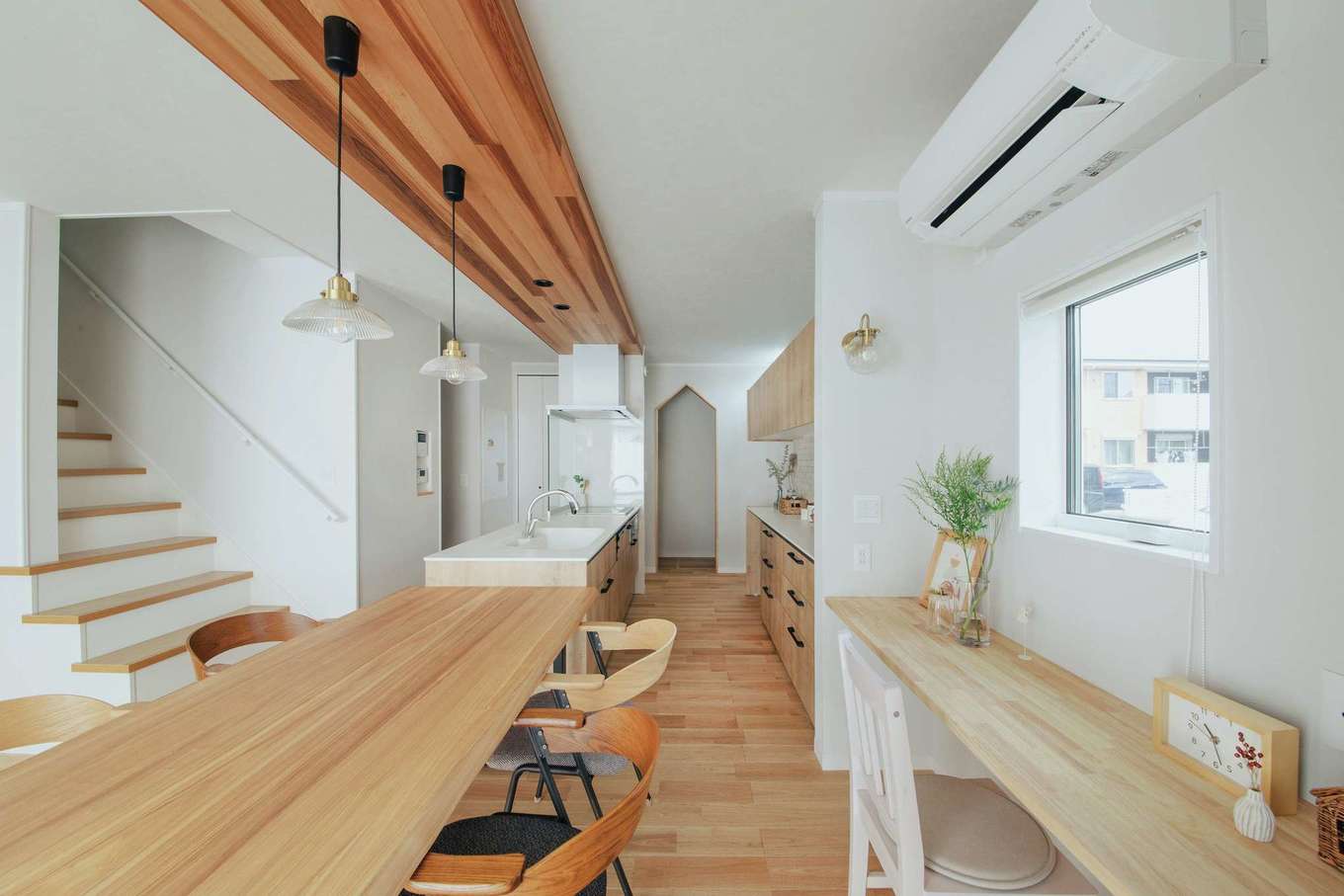 ほっと住まいる【自然素材、間取り、インテリア】LDKは木と塗り壁を基調にコーディネート