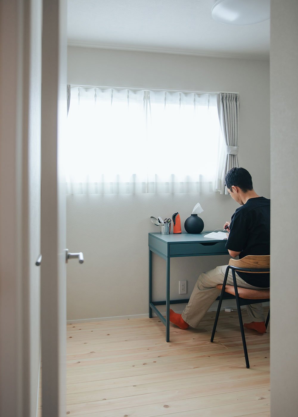 フジモクの家（富士木材）【子育て、自然素材、平屋】子ども部屋の1つはご主人が書斎として使用