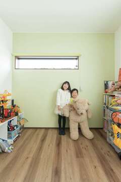 子ども部屋のクロスは好きな色をチョイス