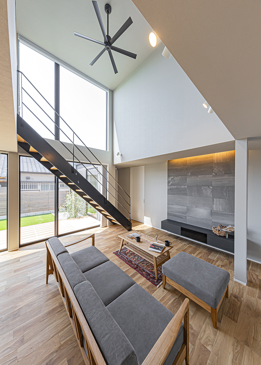ARRCH アーチ【間取り、ペット、建築家】縦横に視界が広がるリビング