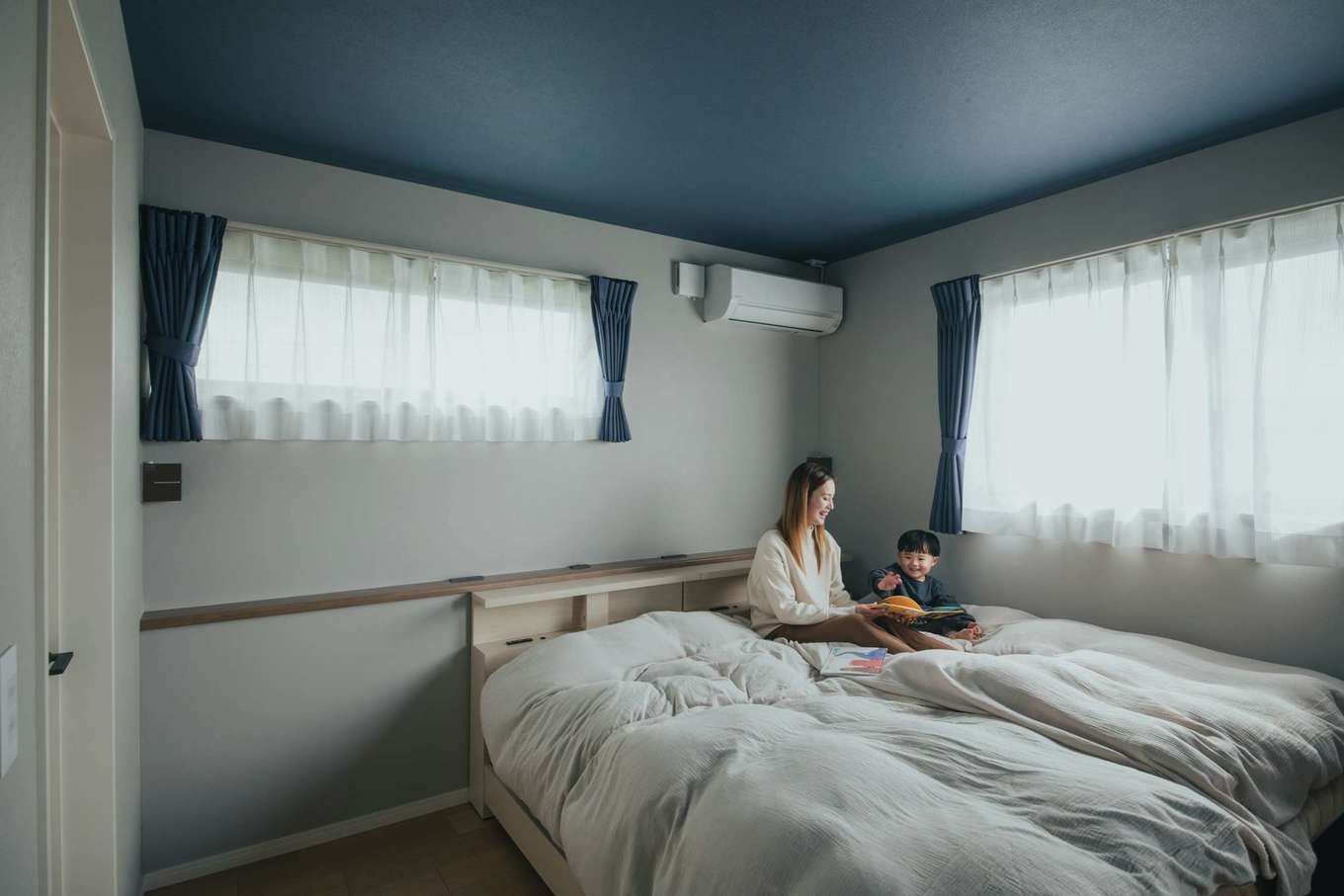 子育て安心住宅 Design Craft Office【デザイン住宅、子育て、間取り】2階寝室は家族がゆっくりくつろげる場所