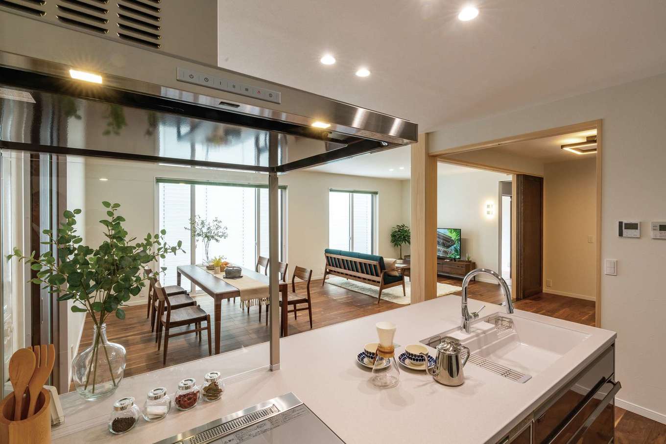 寺田工務店【省エネ、間取り、平屋】家族の様子を見渡しながら料理できるオープンキッチン