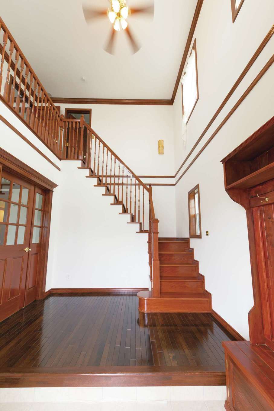 セルコホーム浜松（オバタケイ）【デザイン住宅、輸入住宅、インテリア】吹抜けのエントランスはゲストを迎えるのにふさわしいおもてなし空間