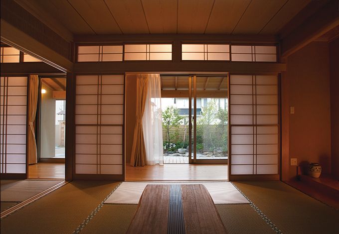 瀧口建設【和風、高級住宅、夫婦で暮らす】昔ながらの続き間の和室からは風に揺れる庭の草木を一望できる