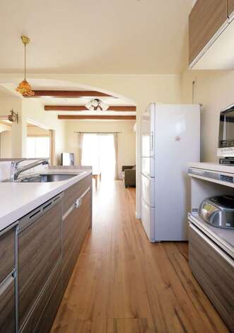 部屋全体を見渡せる対面キッチンは奥さまの希望で実現