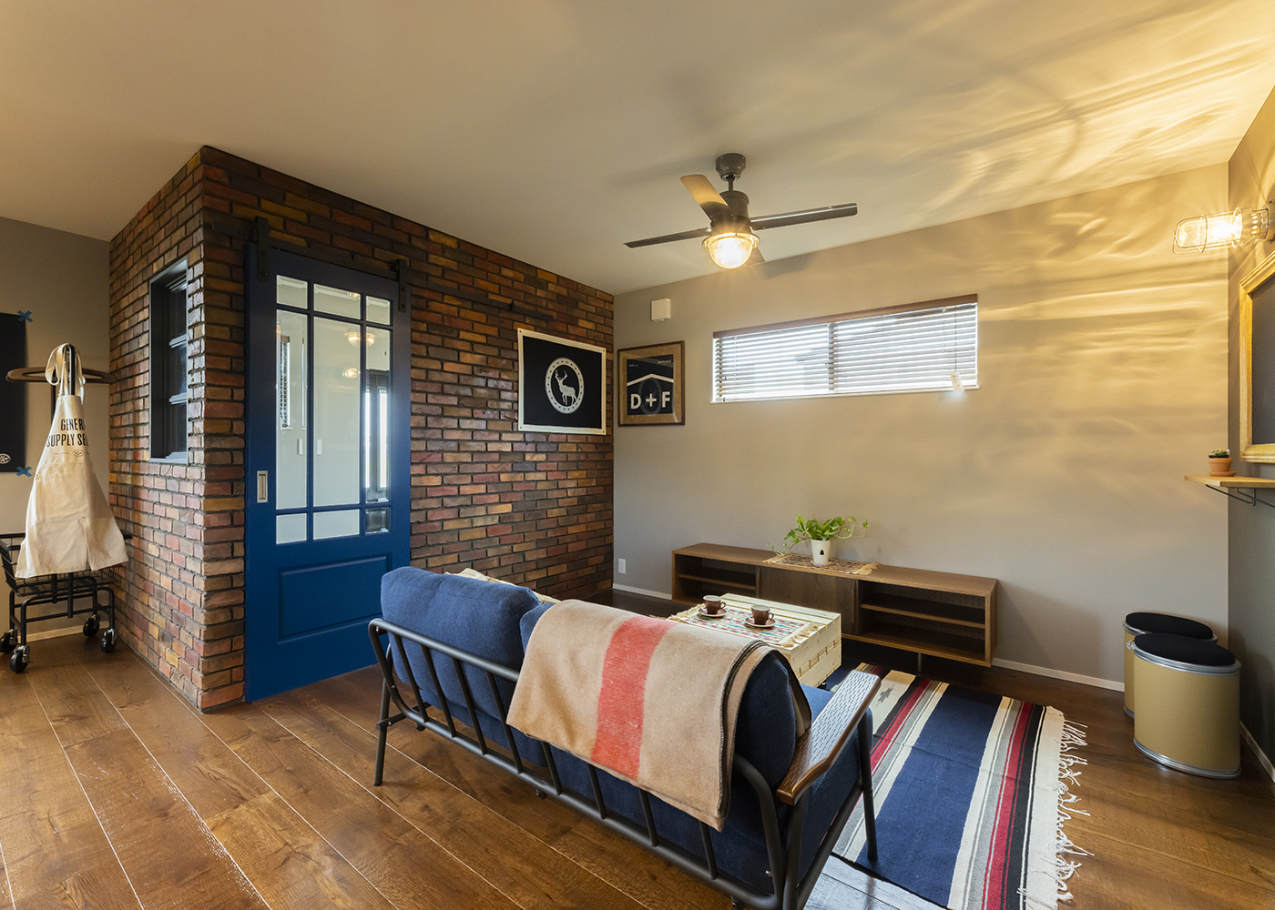 大和建設／BinO西尾南【デザイン住宅、インテリア】オリジナルの照明が空間を引き立てる