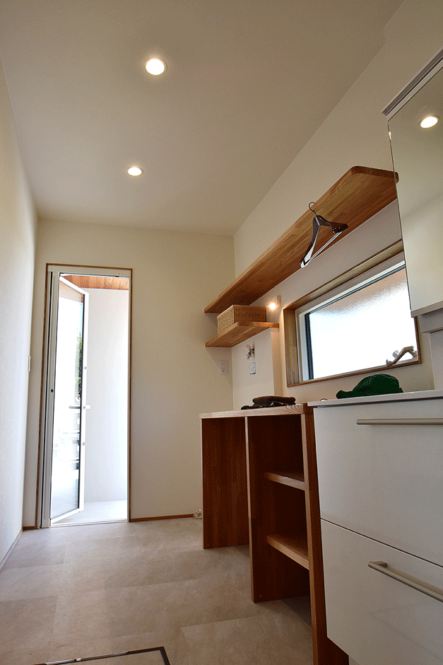 Techno Home Aizawa【デザイン住宅、趣味、インテリア】デッキへ繋がる効率的な家事動線