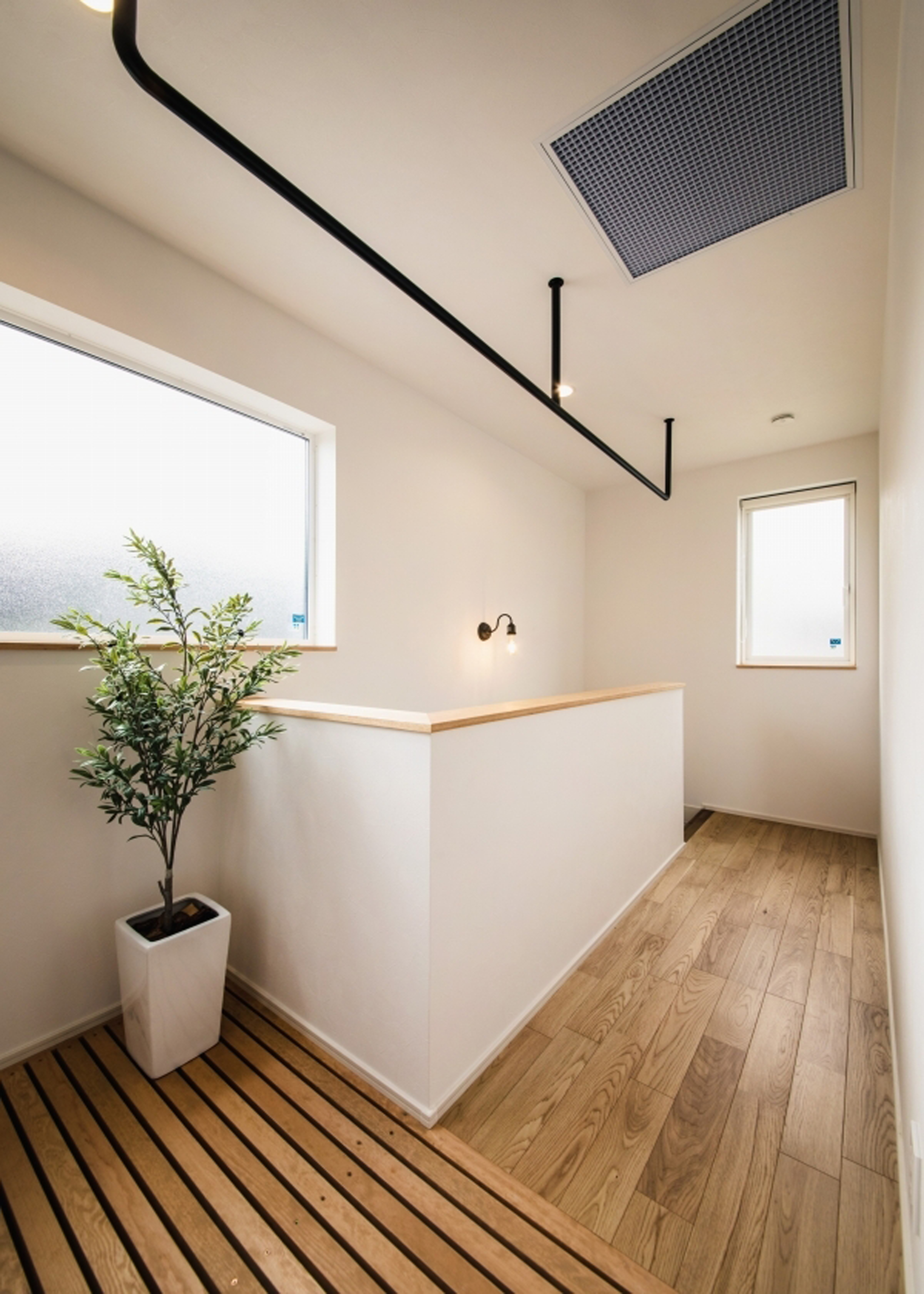 小幡建設【デザイン住宅、建築家、スキップフロア】2階の部屋干しスペース