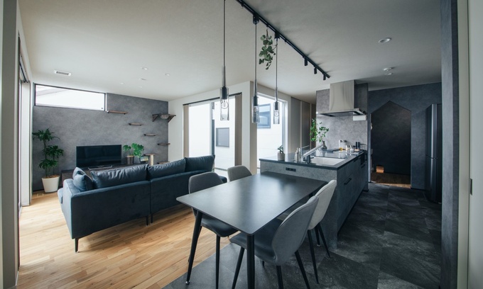 グレーを基調としたシンプルでモダンなLDK