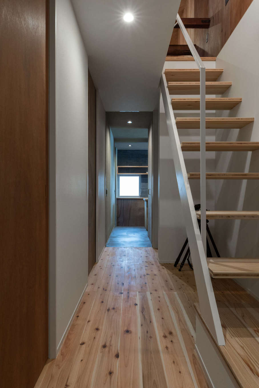 建杜 KENT（大栄工業）｜ロフトに続く階段下は収納としても活用可能