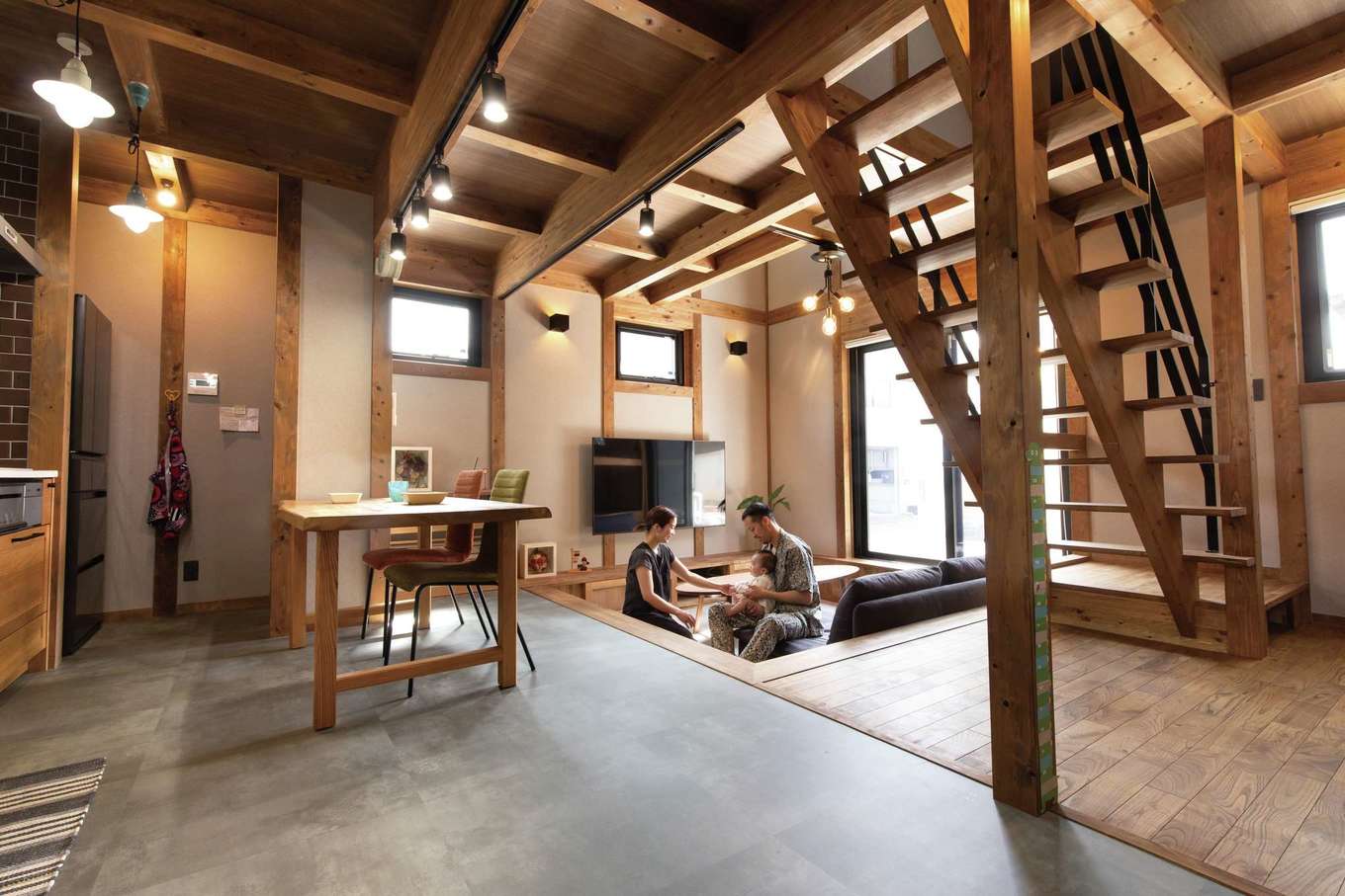 サイエンスホーム【1000万円台、自然素材、省エネ】26坪と限られた土地面積でもこんなに開放的なLDKが叶うのは、同社の設計力と施工力によるもの