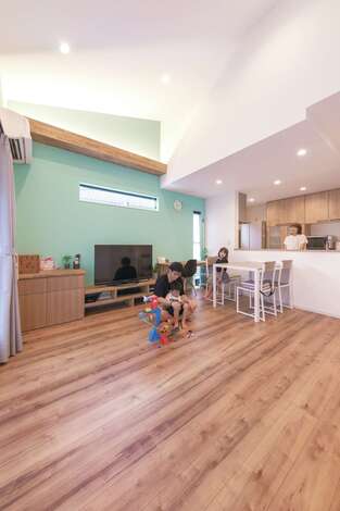 甲静ハウジング【子育て、収納力、狭小住宅】