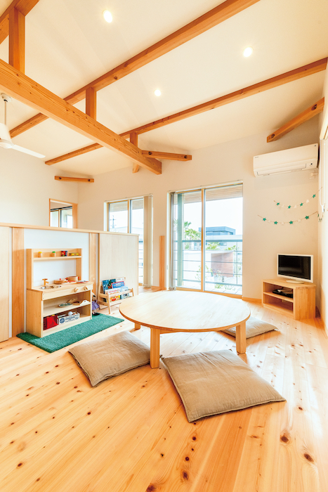 福工房【豊川市篠束町仲堀65-1・モデルハウス】吹き抜け続きの子ども部屋は、小さなうちは仕切らずフリースペースに。成長にあわせて間取りを変更できることも魅力