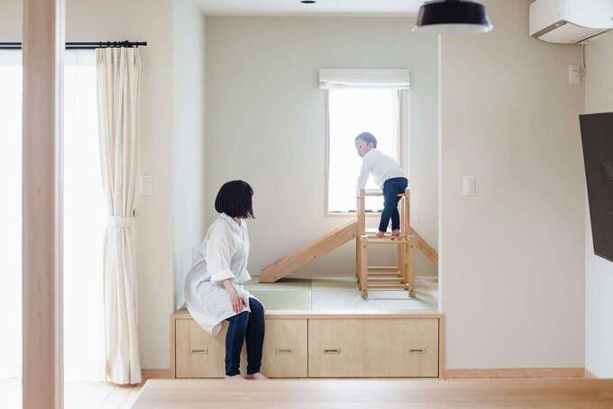 フジモクの家（富士木材）｜畳コーナーの位置も吟味を重ねた。右手には宿題用のカウンター