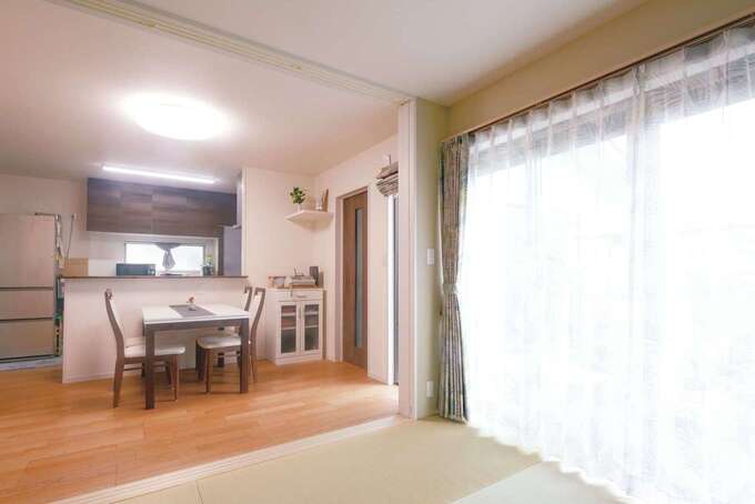 親世帯のLDK。将来介護が必要となったときには、和室と娘さんのLDKをつなぐことも想定。SE構法は間取りの可変性の高さも持ち味