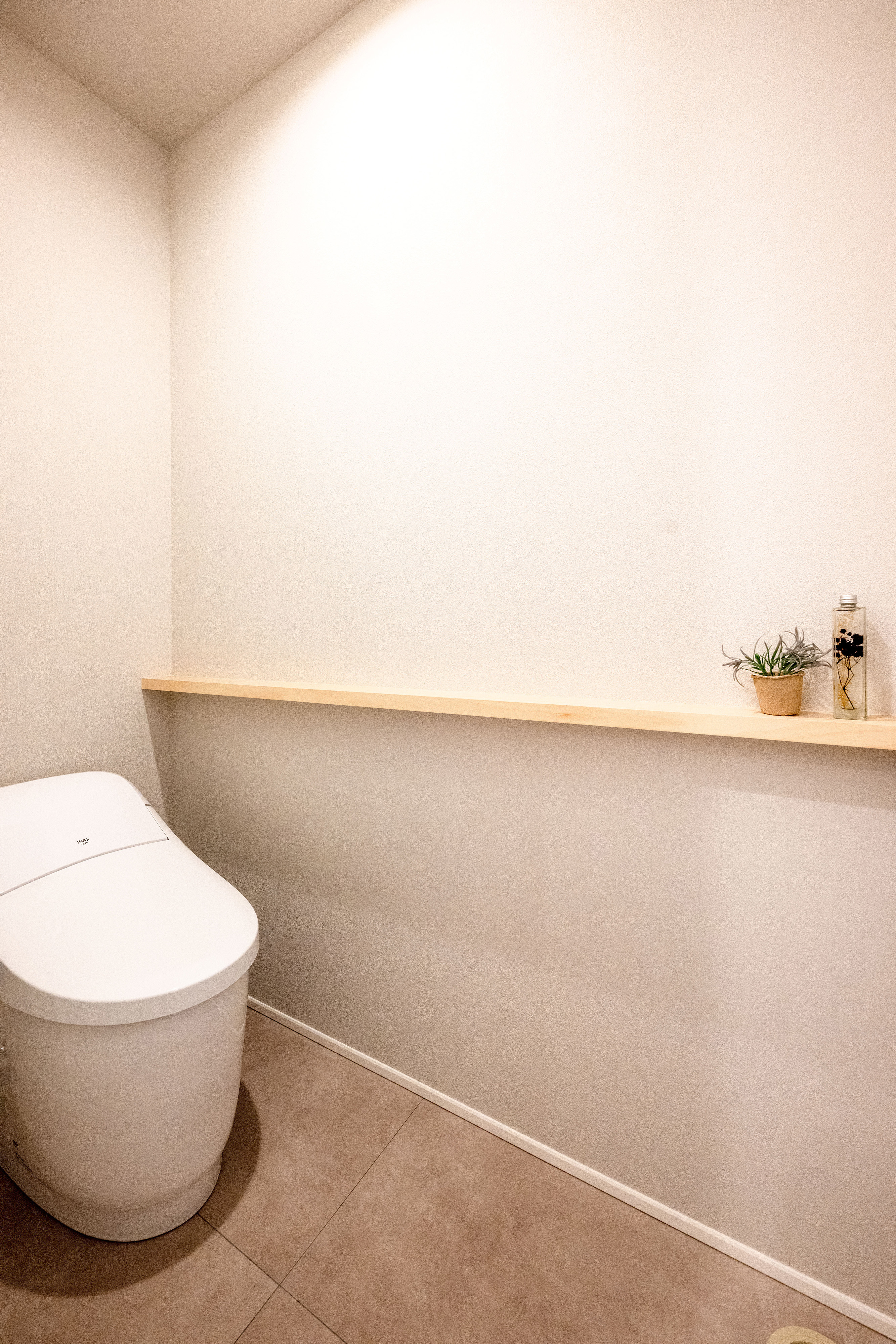 ハウスプラン（R＋house沼津・富士）【デザイン住宅、省エネ、建築家】トイレも他の空間同様、洗練された雰囲気に