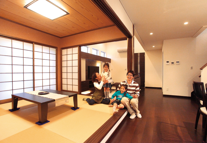 住宅工房 アリアンス【デザイン住宅、省エネ、間取り】和と洋、モダンと伝統が溶けあう。床材には深い色あいの沢グリを選択した