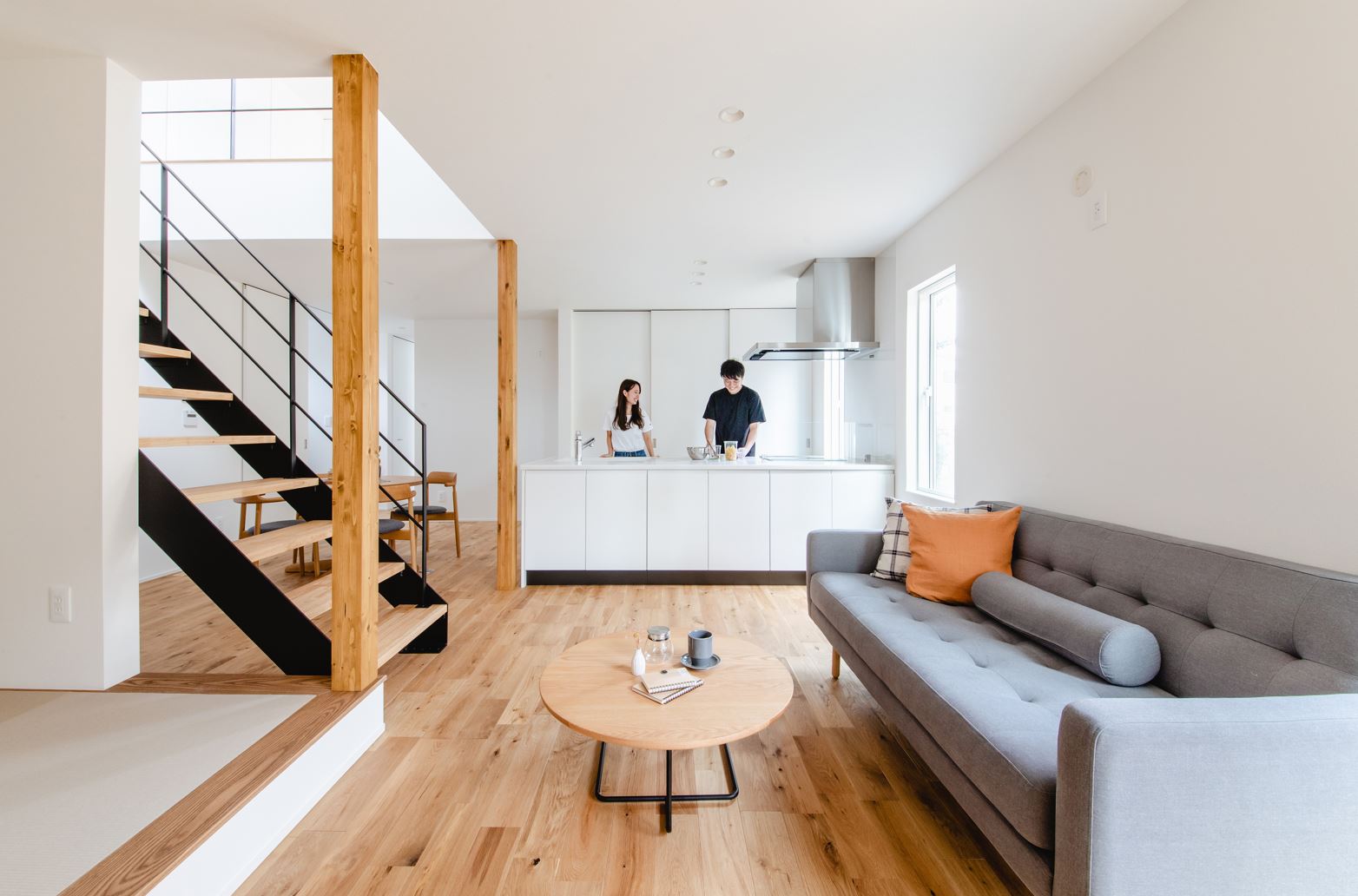 S.CONNECT（エスコネクト）【デザイン住宅、間取り、建築家】内装は木とアイアンの質感が調和したシンプルなテイストに