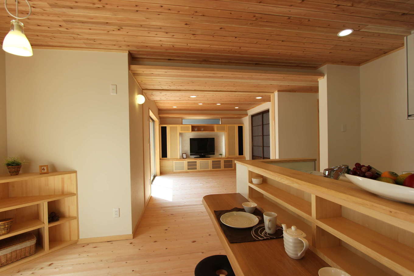 河合工務店【趣味、自然素材、間取り】大工さん手づくりのオンリーワンの建具のあふれるLDK