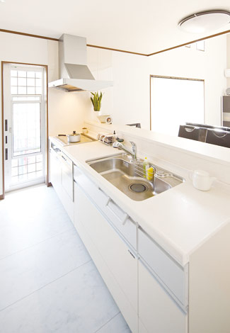 水田建設【1000万円台、二世帯住宅、間取り】奥様とお母様が同時に使うこともあるキッチンは広々