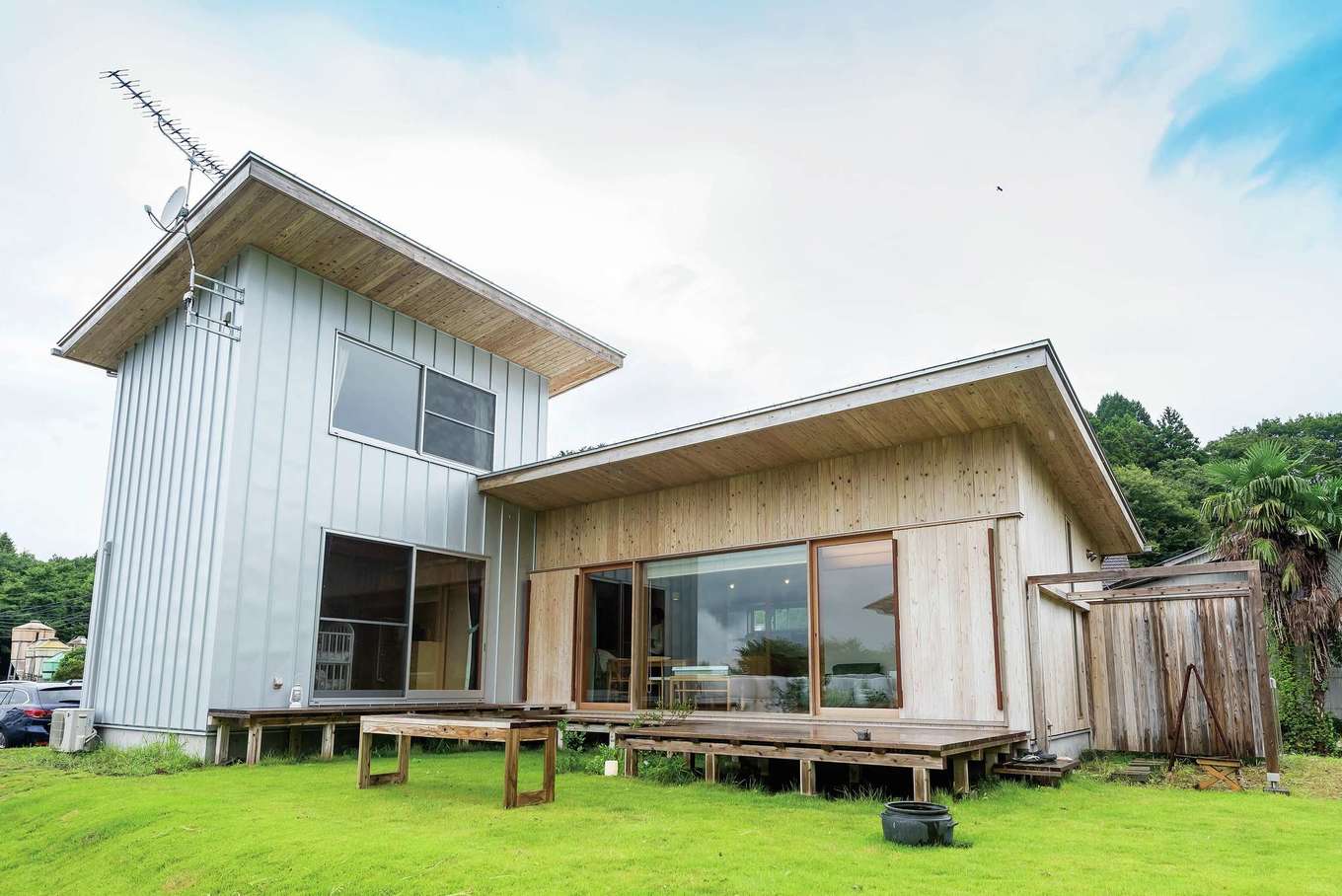 富創 -ふそう-【子育て、自然素材、建築家】大自然と対峙する酪農家の家は、周囲と調和しながらも主張のあるデザインと素材を選んだ。長く暮らしても飽きることがない