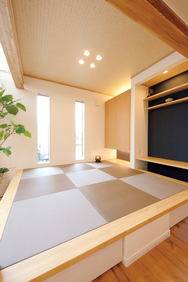 Yamaguchi Design 掛川店（アイフルホーム 掛川店）【掛川市南西郷480-3　・モデルハウス】小上がりの和室。畳の下は大容量の収納で、オムツやオモチャを簡単に出し入れできる